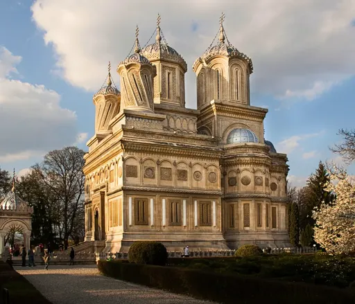 Airport transfer to/from Curtea de Argeș